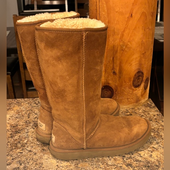 Women's UGG Classic II Tall Boots I Size 8 - Picture 2 of 7